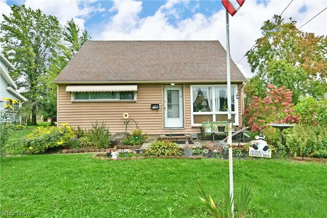 Single family home for sale at 2130 Parkman Rd NW, Warren, OH 44485 | MLS# 5247727
