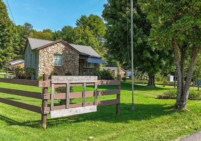 Photo 2 of Single family home for sale at 20 Danas Run Rd, Newport, OH 45768 | MLS# 5247734 | Listing updated on 2026-09-24