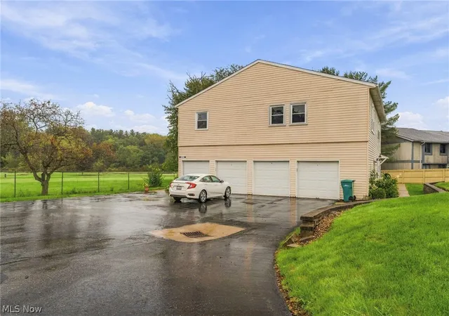 Listing Photo 2 - Condo for sale in building located at 2551 Royal County Down Dr, Green, OH 44685 - Unit #D