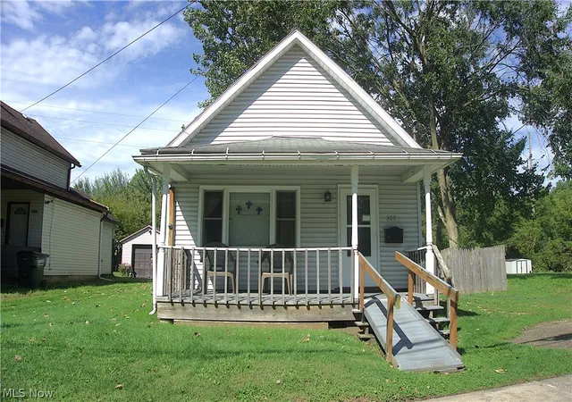 Photo 1 of Single family home for sale at 303 Van St, Barberton, OH 44203 | MLS# 5247706 | Listing updated on 2026-10-03