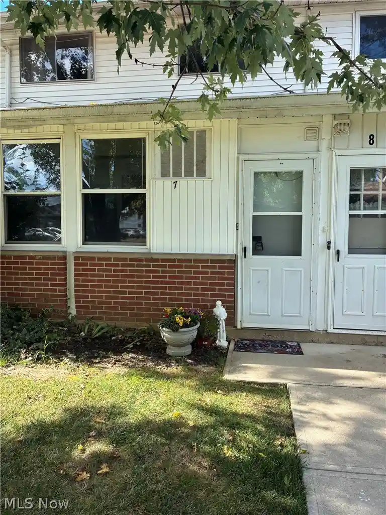Listing Photo 19 - Condo for sale in 25500 Country Clb located at 25500 Country Clb, North Olmsted, OH 44070 - Unit 25500 Country Clb