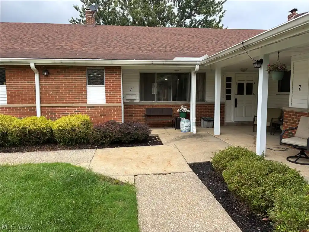 Listing Photo 1 - Condo for sale in 25500 Country Clb located at 25500 Country Clb, North Olmsted, OH 44070 - Unit 25500 Country Clb