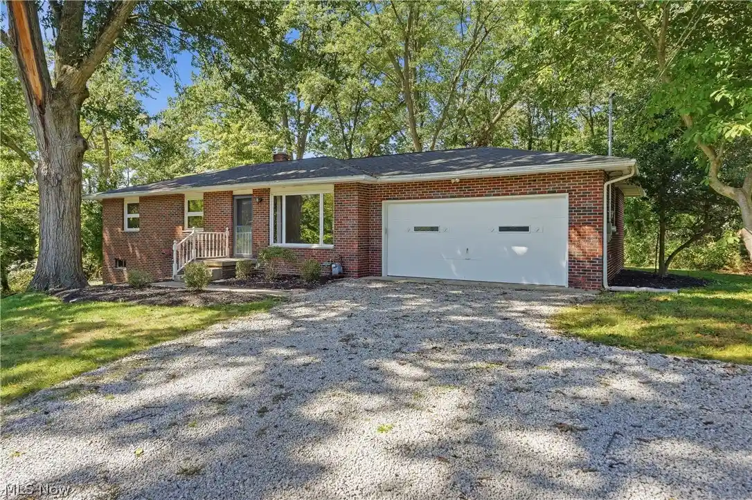 Photo 1 of Single family home for sale at 3844 Uncas Dr, Green, OH 44319 | MLS# 5247324 | Listing updated on 2026-10-17