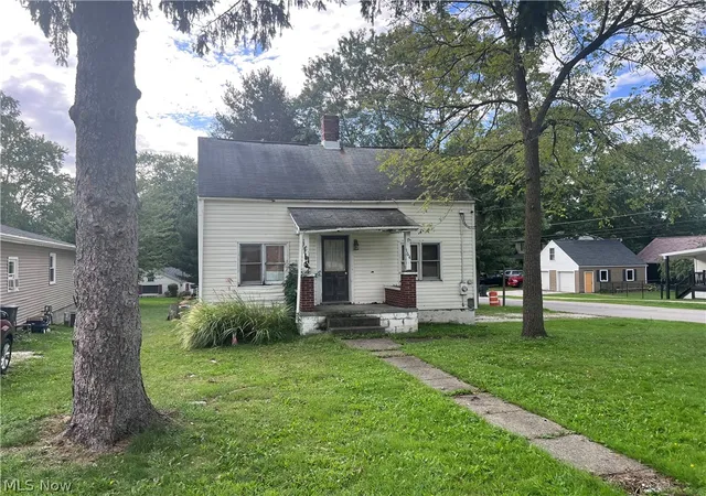 Photo 1 of Single family home for sale at 164 N Avon Ave, Wadsworth, OH 44281 | MLS# 5247551 | Listing updated on 2026-10-09