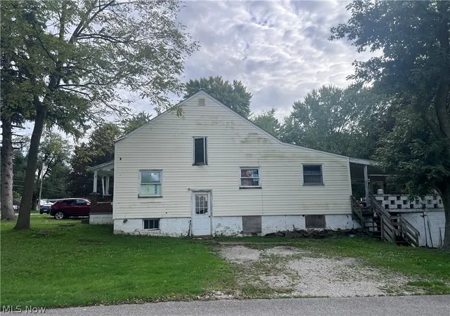 Photo 2 of Single family home for sale at 164 N Avon Ave, Wadsworth, OH 44281 | MLS# 5247551 | Listing updated on 2026-10-09