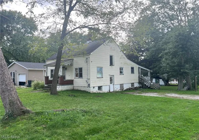 Photo 3 of Single family home for sale at 164 N Avon Ave, Wadsworth, OH 44281 | MLS# 5247551 | Listing updated on 2026-10-09