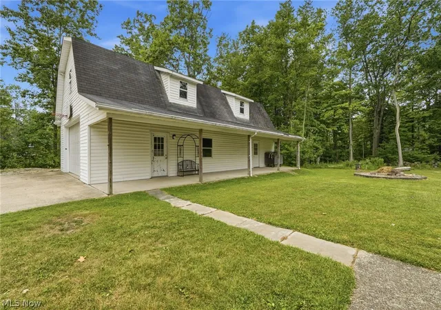 Photo 2 of Sale Pending at 13034 Stratford Trl, Chesterland, OH 44026 | MLS# 5247561 | Listing updated on 2026-10-01