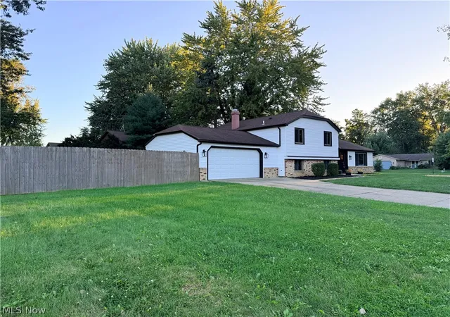 Photo 3 of Single family home for sale at 34139 Pearl St, North Ridgeville, OH 44039 | MLS# 5247681 | Listing updated on 2026-09-27