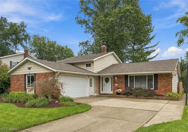 Photo 1 of Single family home for sale at 6611 Wedgewood Dr, North Olmsted, OH 44070 | MLS# 5247685 | Listing updated on 2026-10-07