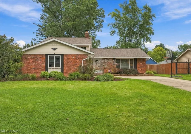Photo 2 of Single family home for sale at 6611 Wedgewood Dr, North Olmsted, OH 44070 | MLS# 5247685 | Listing updated on 2026-10-07