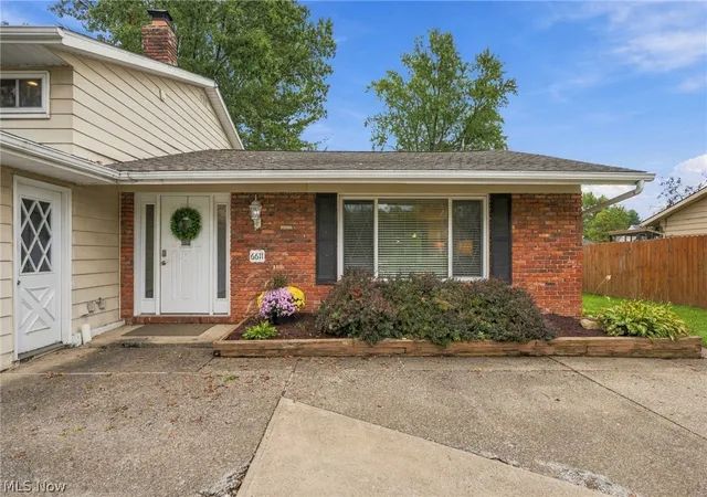 Photo 3 of Single family home for sale at 6611 Wedgewood Dr, North Olmsted, OH 44070 | MLS# 5247685 | Listing updated on 2026-10-07