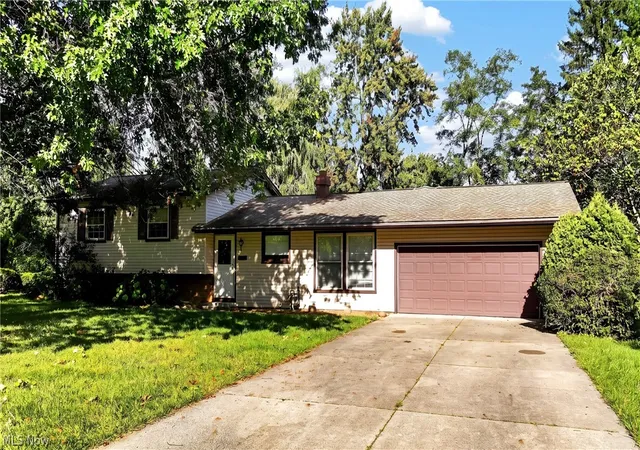 Photo 1 of Single family home for sale at 7686 Roselawn Dr, Mentor, OH 44060 | MLS# 5247105 | Listing updated on 2026-09-30