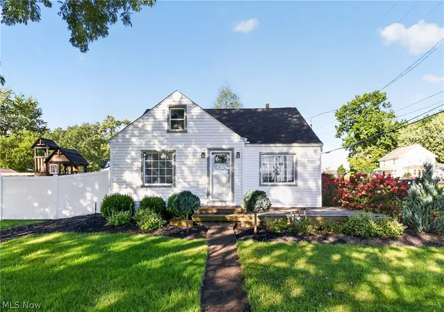 Photo 1 of Single family home for sale at 7004 Southern Blvd, Youngstown, OH 44512 | MLS# 5247165 | Listing updated on 2026-10-08