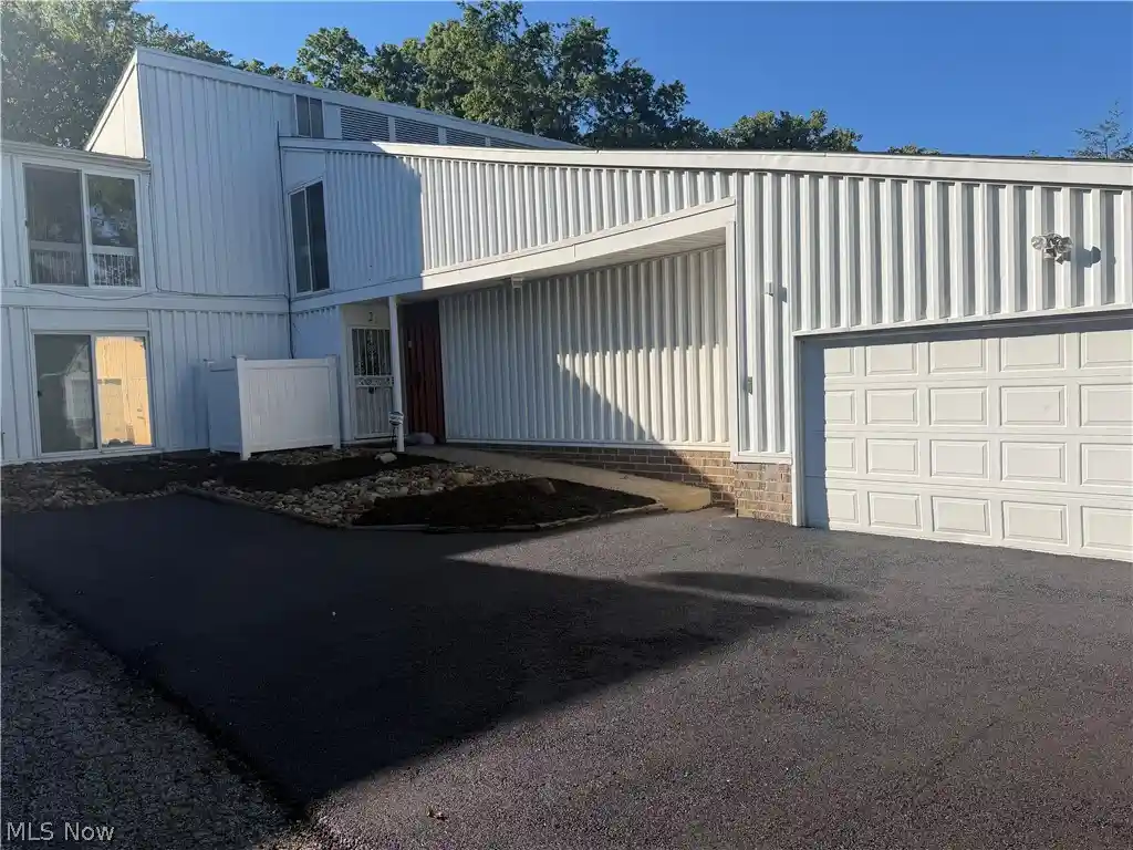 Photo 1 of Condo for sale at 2 Sutton Pl, Cleveland, OH 44120 | MLS# 5247965 | Listing updated on 2026-10-12