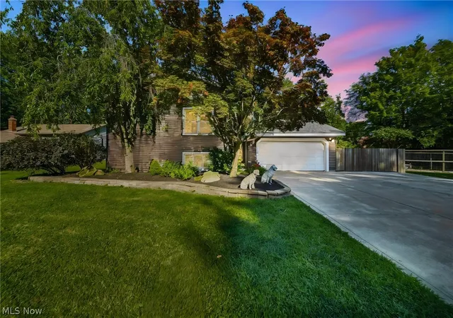 Photo 1 of Sale Pending at 5725 Fortuna Dr, Mentor, OH 44060 | MLS# 5247519 | Listing updated on 2026-10-05