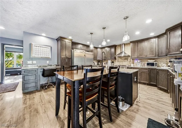 Photo 4 of Sale Pending at 5725 Fortuna Dr, Mentor, OH 44060 | MLS# 5247519 | Listing updated on 2026-10-05