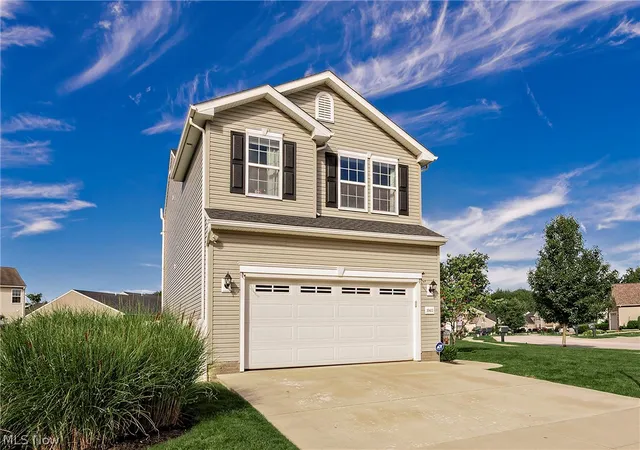 Photo 1 of Single family home for sale at 10412 Redbud Dr, Aurora, OH 44202 | MLS# 5247217 | Listing updated on 2026-09-27
