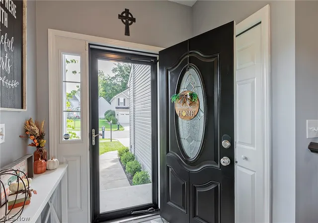 Photo 3 of Single family home for sale at 10412 Redbud Dr, Aurora, OH 44202 | MLS# 5247217 | Listing updated on 2026-09-27