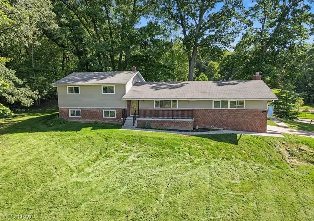 Photo 1 of Single family home for sale at 11121 Lafayette Dr Nw, Canal Fulton, OH 44614 | MLS# 5247125 | Listing updated on 2026-10-01