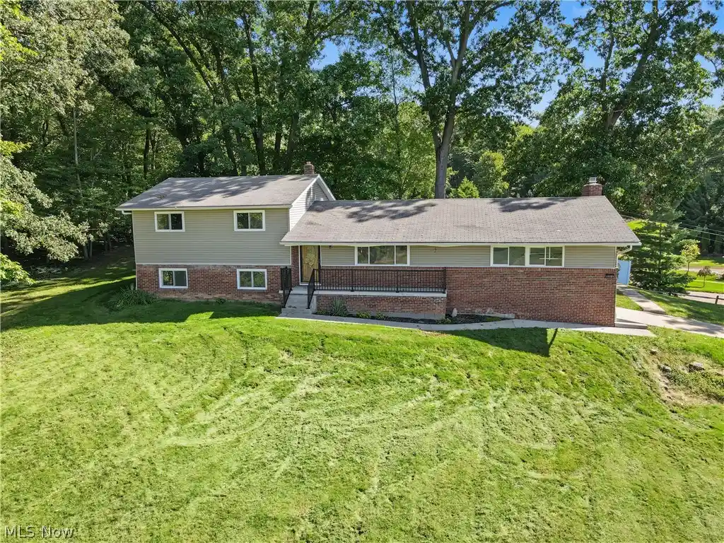 Single family home for sale at 11121 Lafayette Dr NW, Canal Fulton, OH 44614 | MLS# 5247125