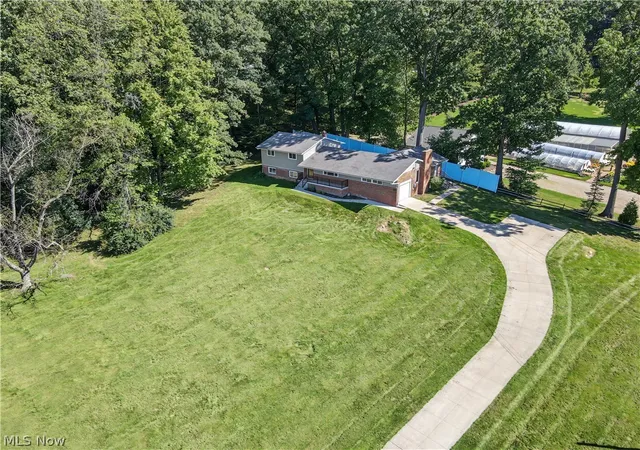Photo 3 of Single family home for sale at 11121 Lafayette Dr Nw, Canal Fulton, OH 44614 | MLS# 5247125 | Listing updated on 2026-10-01