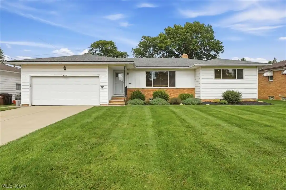Photo 1 of Sale Pending at 7930 Selwick Dr, Cleveland, OH 44129 | MLS# 5246671 | Listing updated on 2026-10-30