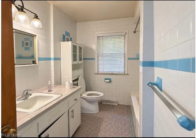Photo 3 of Single family home for sale at 4521 Longleaf Rd, Cleveland, OH 44128 | MLS# 5247903 | Listing updated on 2026-09-30