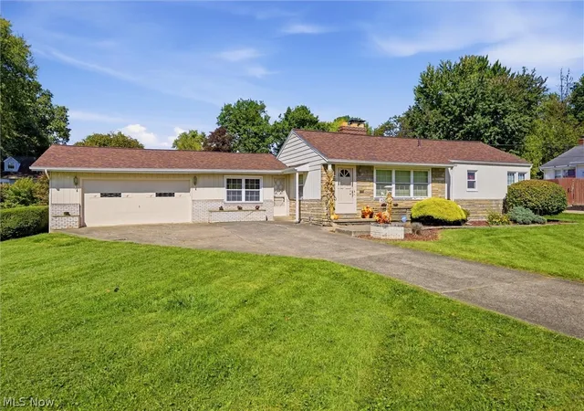 Single family home for sale at 1426 Robbins Ave, Niles, OH 44446 | MLS# 5241530