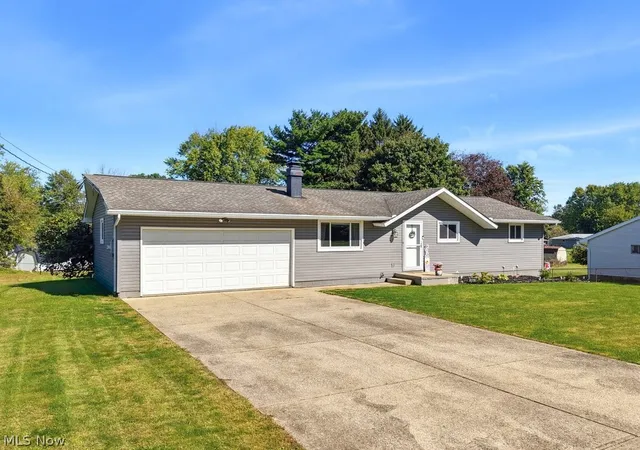 Photo 3 of Single family home for sale at 10457 Persimmon St Nw, Canal Fulton, OH 44614 | MLS# 5248160 | Listing updated on 2026-10-01