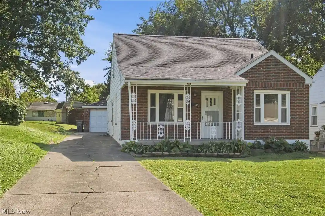 Single family home for sale at 729 Pasadena Ave, Youngstown, OH 44502 | MLS# 5248076