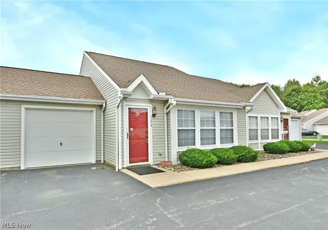 Listing Photo 5 - Condo for sale in building located at 3287 Pheasant Run Rd, Cortland, OH 44410 - Unit #B