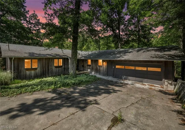 Photo 3 of Single family home for sale at 246 Windward Dr, Elyria, OH 44035 | MLS# 5242564 | Listing updated on 2026-09-28