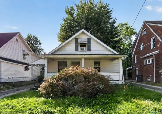 Photo 1 of Single family home for sale at 36 W Heights Ave, Youngstown, OH 44509 | MLS# 5247942 | Listing updated on 2026-10-10