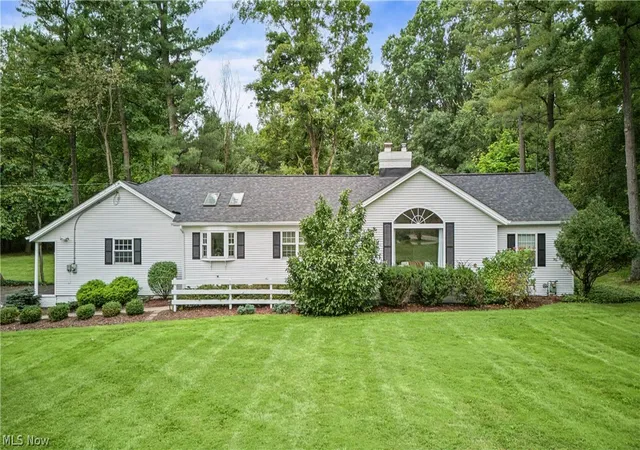 Photo 1 of Sale Pending at 35220 Chagrin Blvd, Chagrin Falls, OH 44022 | MLS# 5245537 | Listing updated on 2026-10-09