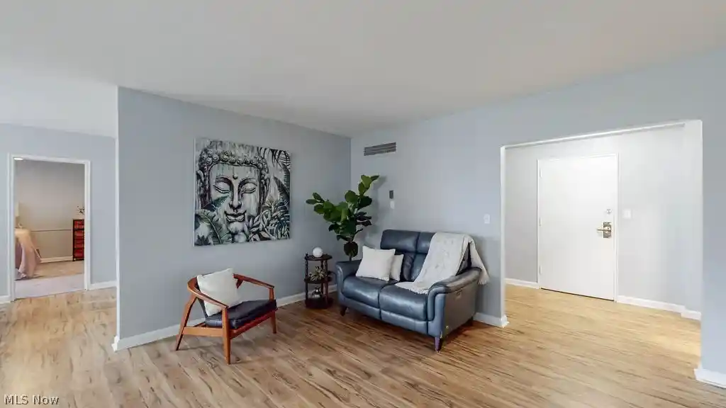 Listing Photo 1 - Condo for sale in building located at 13800 Fairhill Rd, Cleveland, OH 44120 - Unit #314