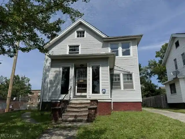 Photo 1 of Sale Pending at 3219 E Overlook Rd, Cleveland, OH 44118 | MLS# 5248235 | Listing updated on 2026-10-12
