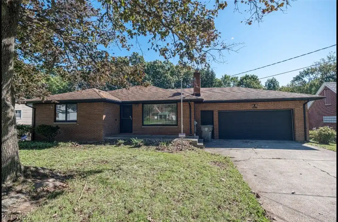 Single family home for sale at 3525 Shirley Rd, Youngstown, OH 44502 | MLS# 5248260