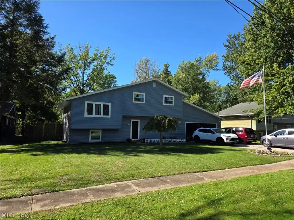 Photo 1 of Single family home for sale at 992 Lakewood Beach Dr, Sheffield Lake, OH 44054 | MLS# 5247911 | Listing updated on 2026-10-15