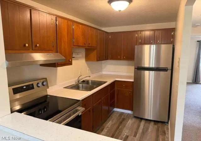 Photo 3 of Sale Pending at 10004 Darrow Rd, Twinsburg, OH 44087 | MLS# 5247238 | Listing updated on 2026-10-02