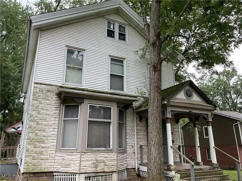 Photo 1 of Single family home for sale at 530 Lafayette Ave, Ravenna, OH 44266 | MLS# 5247635 | Listing updated on 2026-10-16