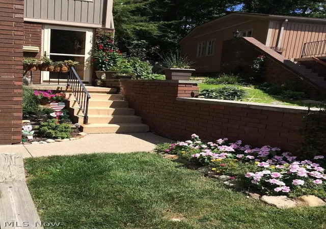 Listing Photo 2 - Condo for sale in building located at 6855 W Fitzwater Rd, Brecksville, OH 44141