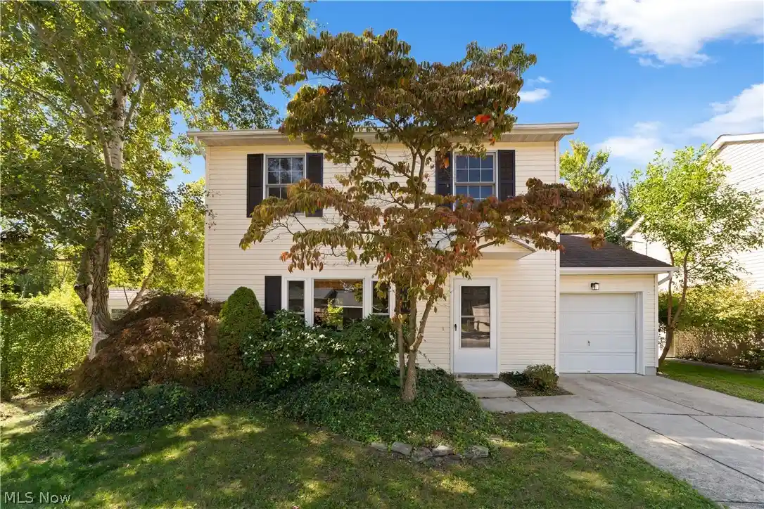 Photo 1 of Single family home for sale at 4902 Lakeview Dr, Mentor, OH 44060 | MLS# 5248314 | Listing updated on 2026-10-21