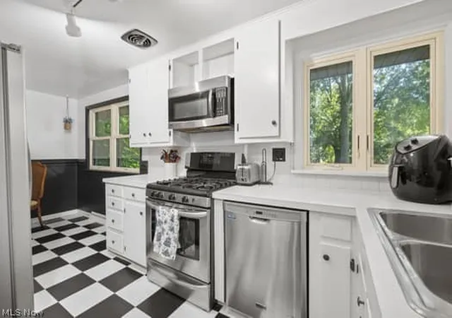 Photo 2 of Single family home for sale at 437 Bicksler Dr, Wadsworth, OH 44281 | MLS# 5248203 | Listing updated on 2026-09-26