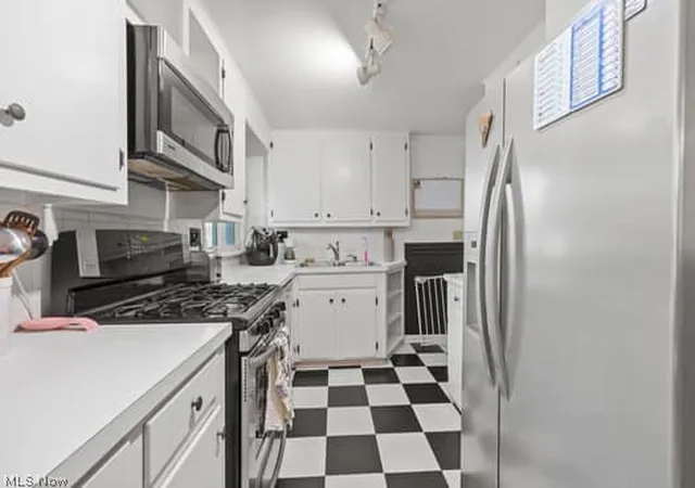 Photo 3 of Single family home for sale at 437 Bicksler Dr, Wadsworth, OH 44281 | MLS# 5248203 | Listing updated on 2026-09-26