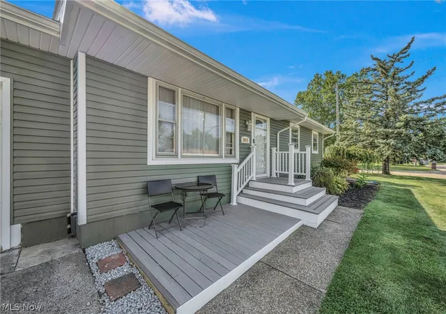 Photo 3 of Sale Pending at 3811 Hoffman Dr, Sandusky, OH 44870 | MLS# 5248358 | Listing updated on 2026-10-04