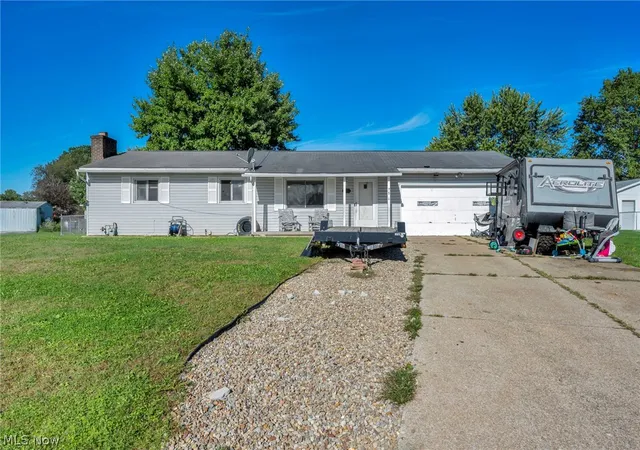 Photo 2 of Single family home for sale at 751 Ries Cir Nw, Canal Fulton, OH 44614 | MLS# 5248297 | Listing updated on 2026-09-26
