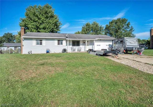 Photo 3 of Single family home for sale at 751 Ries Cir Nw, Canal Fulton, OH 44614 | MLS# 5248297 | Listing updated on 2026-09-26