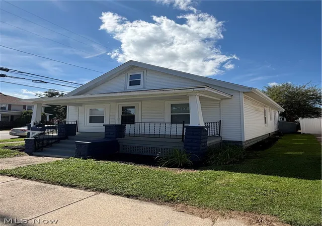 Photo 2 of Single family home for sale at 1329 Stone St, Sandusky, OH 44870 | MLS# 5244966 | Listing updated on 2026-09-26