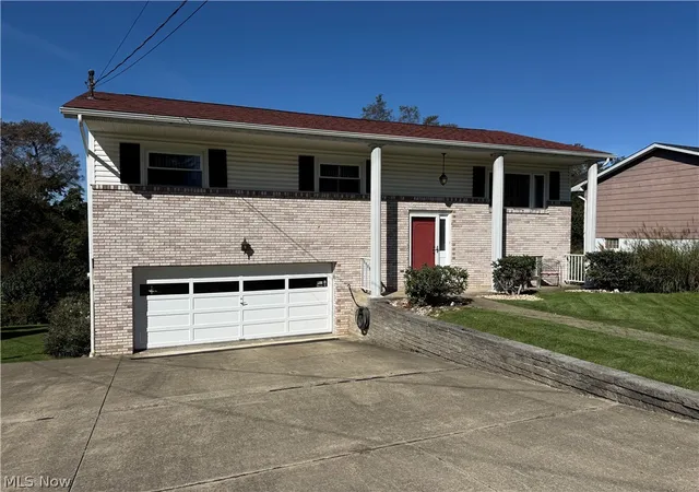Photo 1 of Single family home for sale at 221 Frostview Dr, Steubenville, OH 43953 | MLS# 5248293 | Listing updated on 2026-10-06