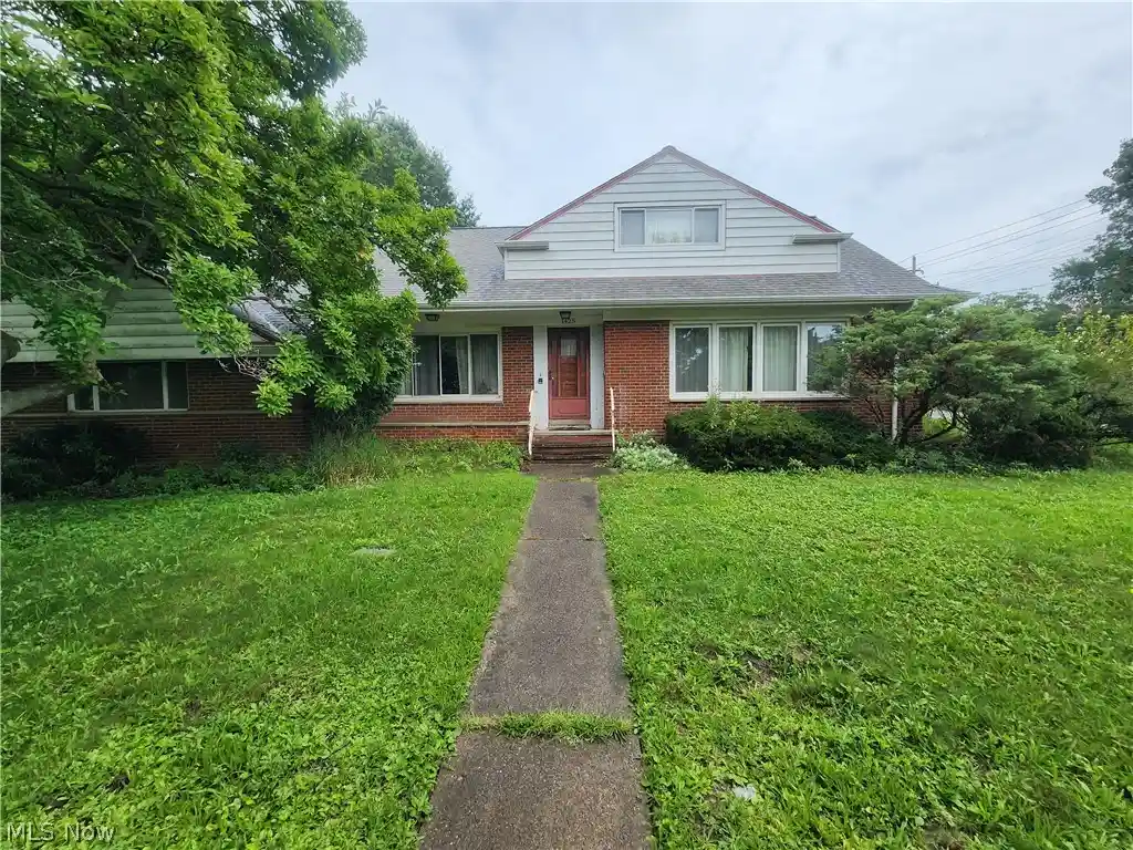 Photo 1 of Sale Pending at 1425 Lynn Park Dr, Cleveland, OH 44121 | MLS# 5248301 | Listing updated on 2026-10-20